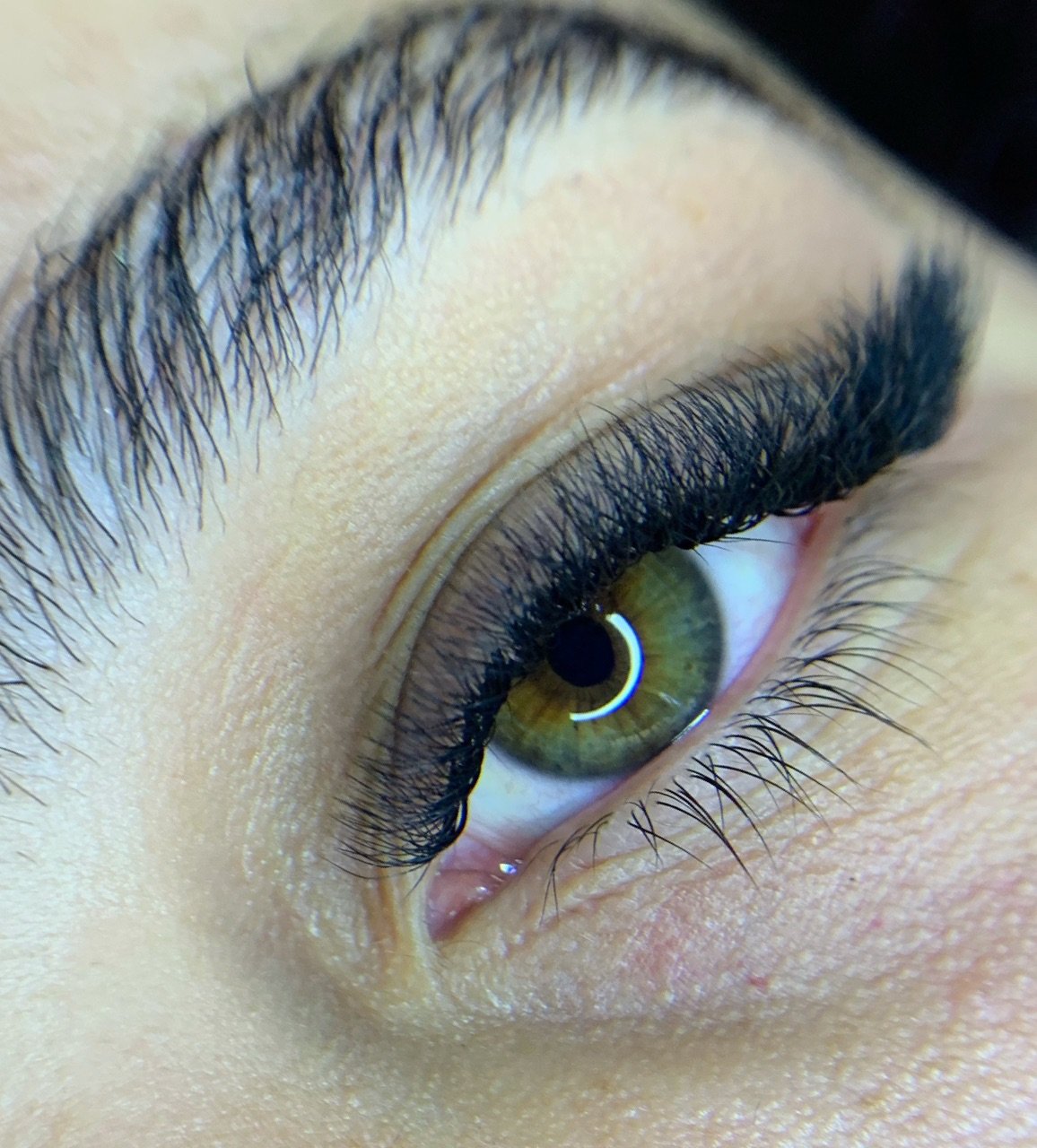 Extensão de cílios técnica Fox Eyes feita pela GK Lash & Beauty, realçando o olhar com efeito alongado e elegante